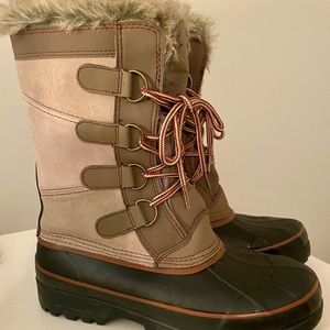 Women’s winter boots size 9